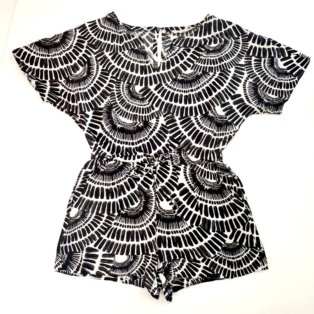 EUC Trina Turk Romper Black and White Shorts and Short Sleeve Romper 075